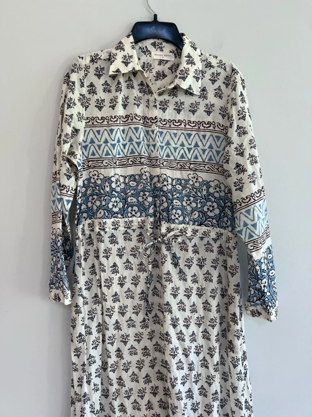 Maison Hotel Justine Floral Button Up Cotton Robe Dress in Ecru White + Blue, S - Picture 5 of 13
